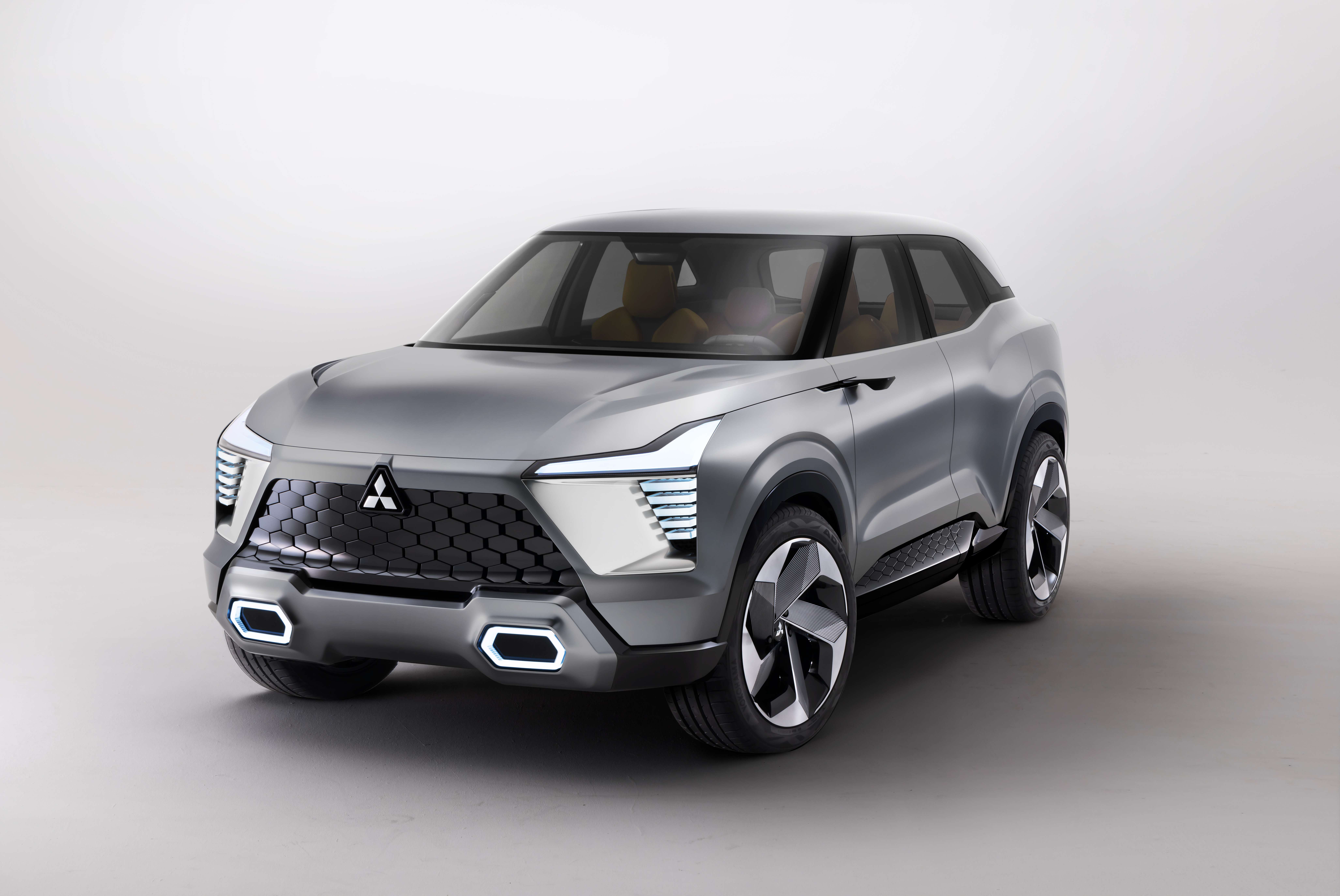Ra mắt toàn cầu mẫu xe XFC Concept – Compact SUV của Mitsubishi Motors
